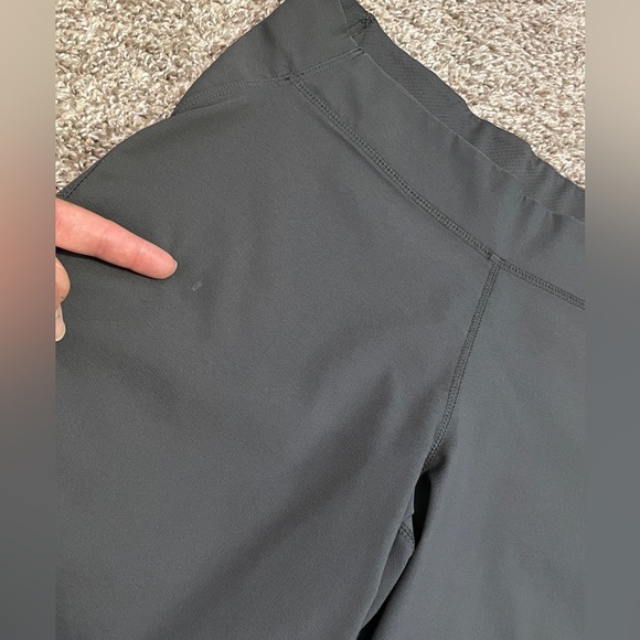 Columbia | Women's Omni-Shield Bike Shorts | Charcoal Gray - Picture 4 of 7